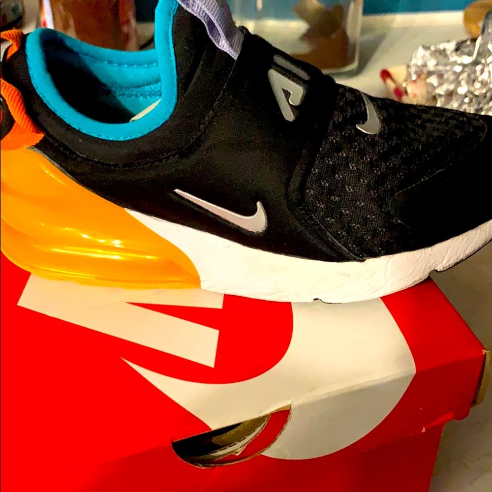 Girls Nike tennis shoes excellent shape